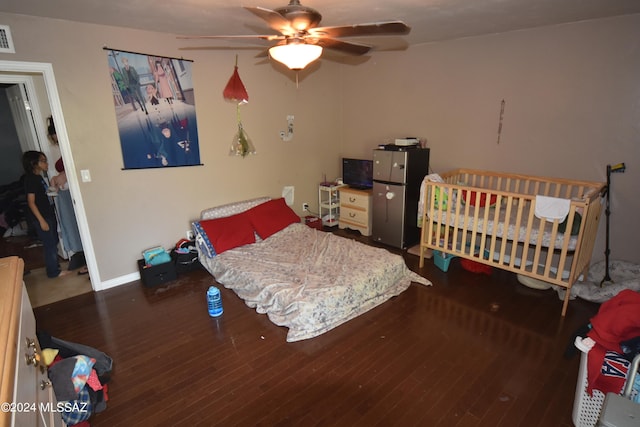 bedroom with dark wood-type flooring and ceiling fan