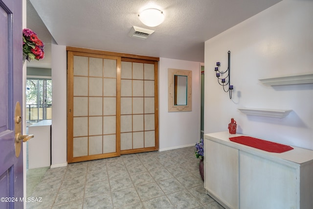 laundry area featuring a textured ceiling