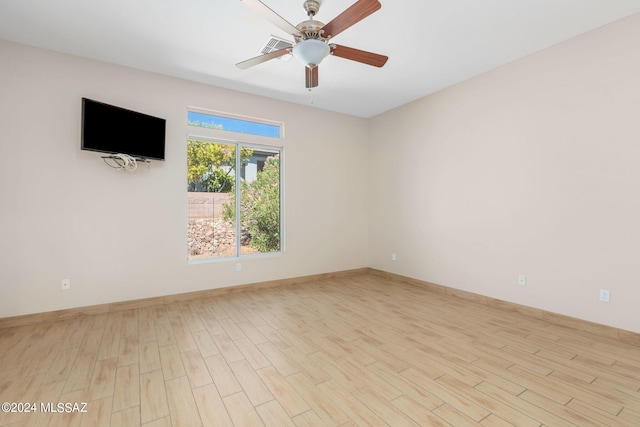 empty room featuring light wood-type flooring and ceiling fan