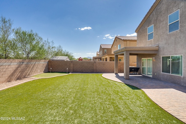 view of yard featuring a patio