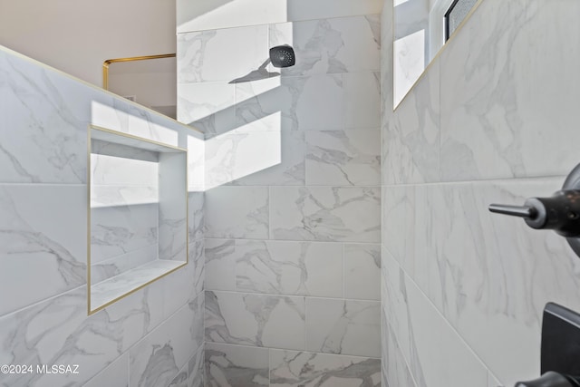 13123 E Molokai Ln, Vail, AZ 85641 - bathroom with a tile shower