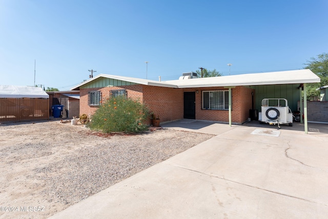 single story home with a carport