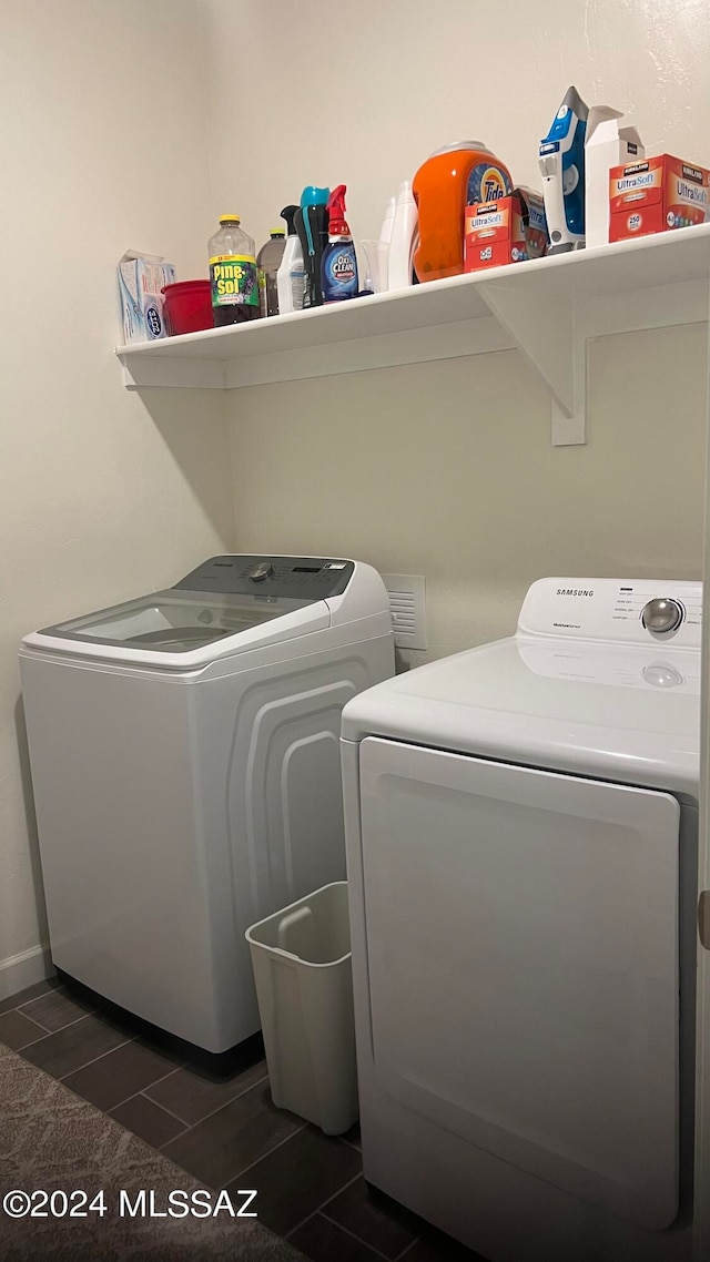 laundry area featuring washer and clothes dryer