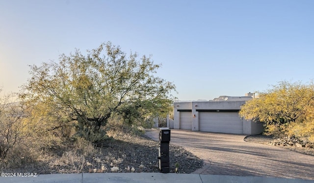 view of front facade featuring a garage