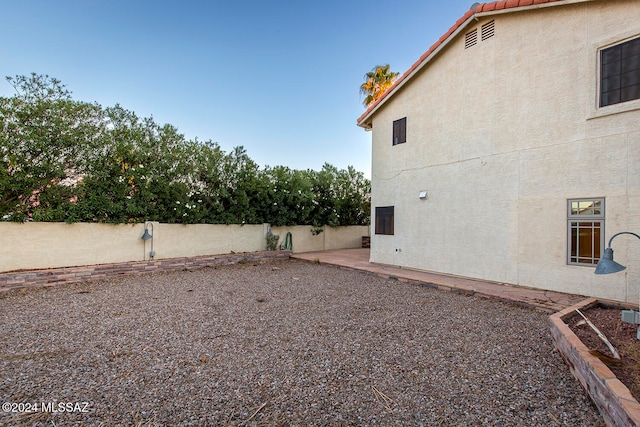 view of yard featuring a patio area