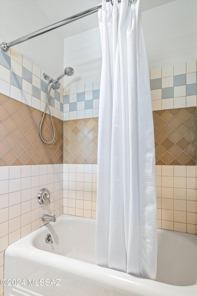 bathroom with shower / tub combo with curtain