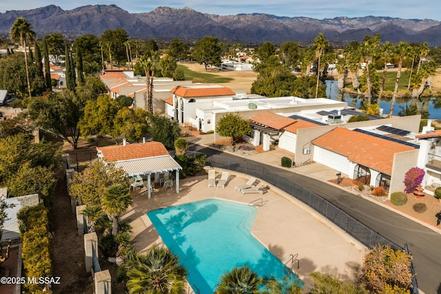 bird's eye view featuring a residential view and a mountain view