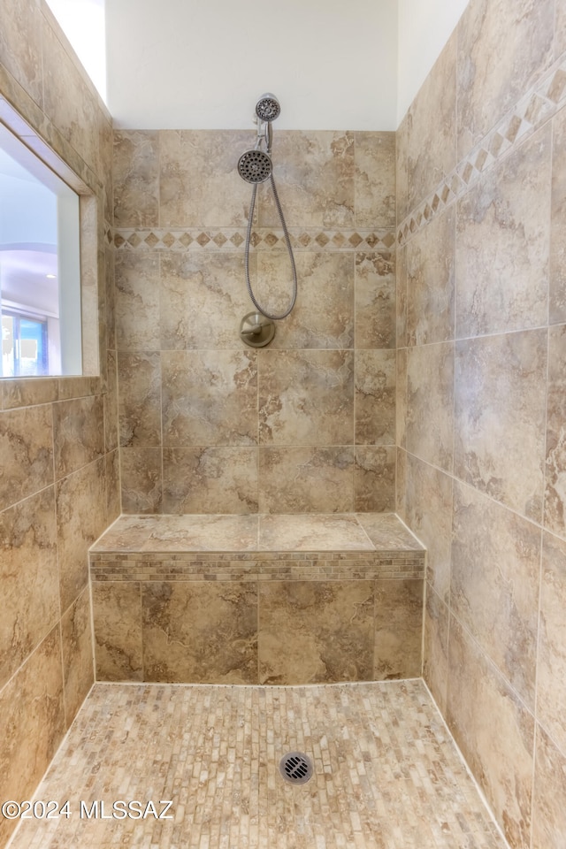 bathroom featuring a tile shower