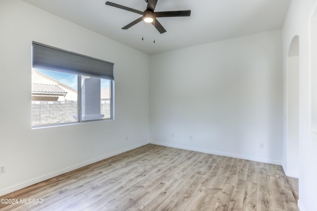 unfurnished room featuring light wood-type flooring and ceiling fan