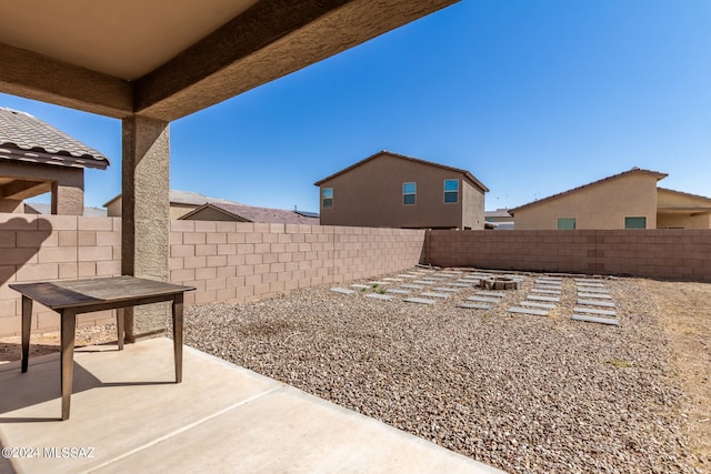 view of yard featuring a patio area