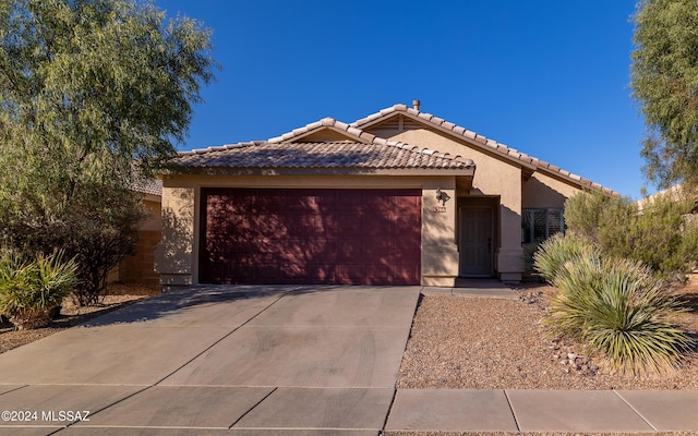 view of front facade featuring a garage