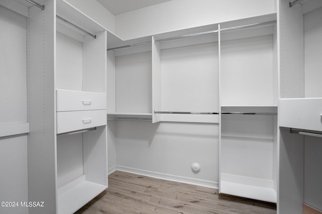 542 W Shadow Wood St, Green Valley, AZ 85614 - spacious closet featuring wood finished floors