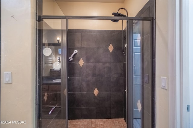 542 W Shadow Wood St, Green Valley, AZ 85614 - bathroom featuring a stall shower