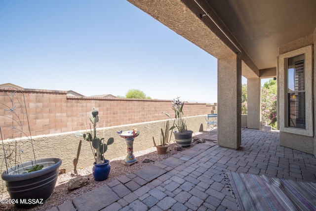 542 W Shadow Wood St, Green Valley, AZ 85614 - fenced backyard featuring a patio