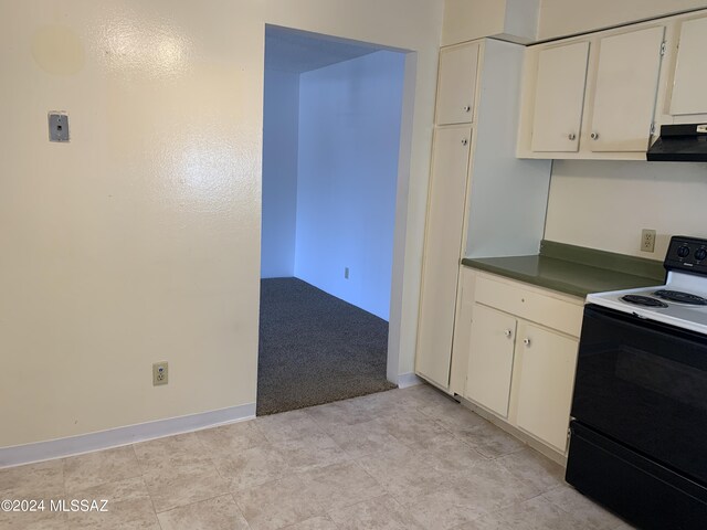 6352 N Barcelona Ln Unit 106, Tucson, AZ 85704 - kitchen featuring electric range, under cabinet range hood, white cabinets, baseboards, and dark countertops