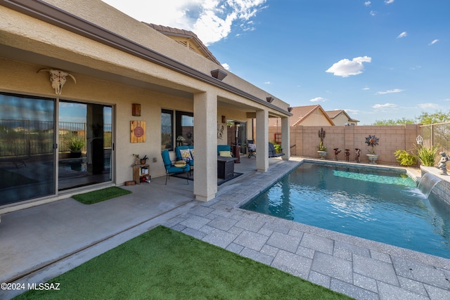 view of pool featuring a patio area and pool water feature