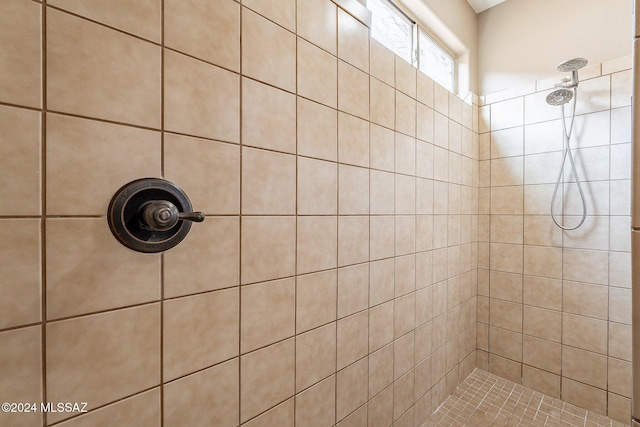 bathroom featuring a tile shower