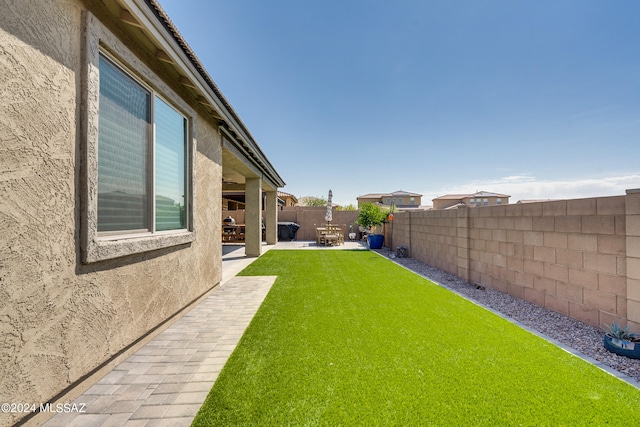 view of yard with a patio