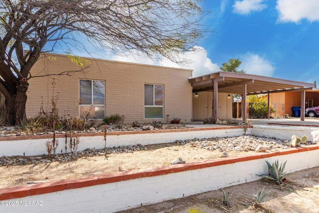 view of front facade with a carport