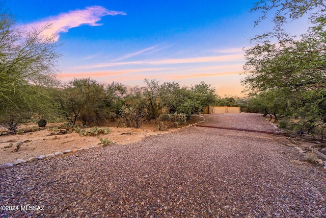 view of yard at dusk