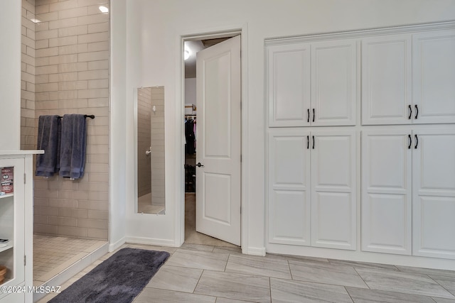 bathroom featuring tiled shower