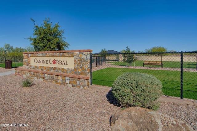 community sign featuring a yard