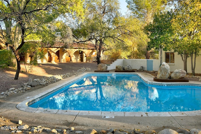 view of swimming pool