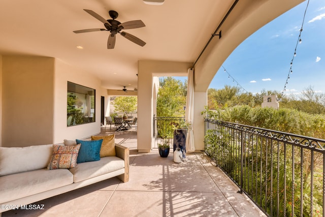 exterior space with ceiling fan