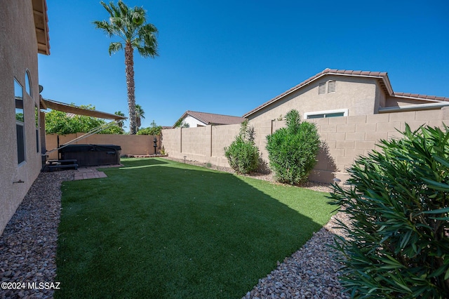 view of yard featuring a hot tub