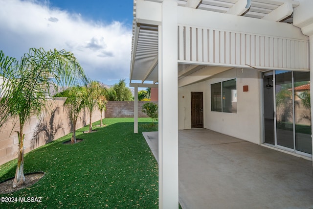 view of yard with a patio area