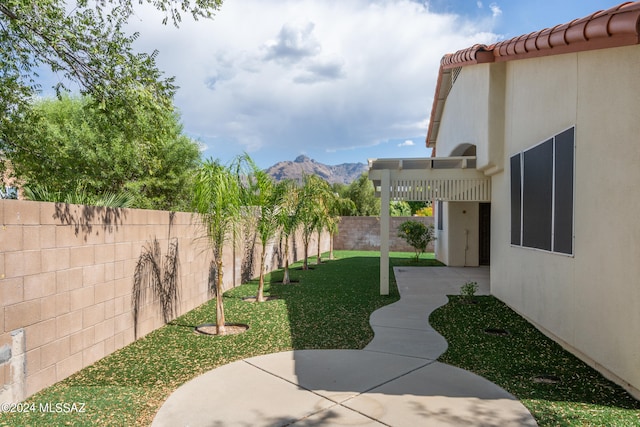 view of yard with a patio and a mountain view