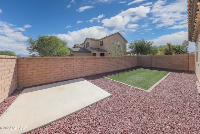 view of yard featuring a patio