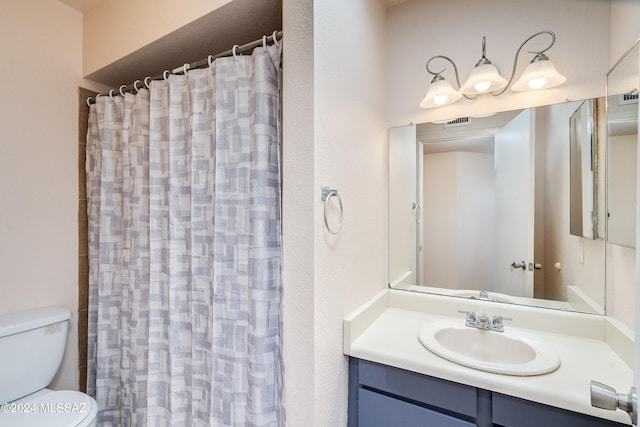 bathroom with a shower with shower curtain, vanity, and toilet