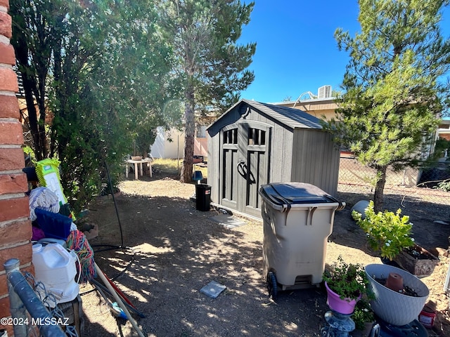 view of yard with a shed