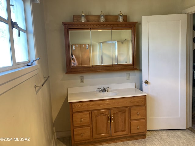 172 S Austin Blvd, Willcox, AZ 85643 - bathroom featuring vanity