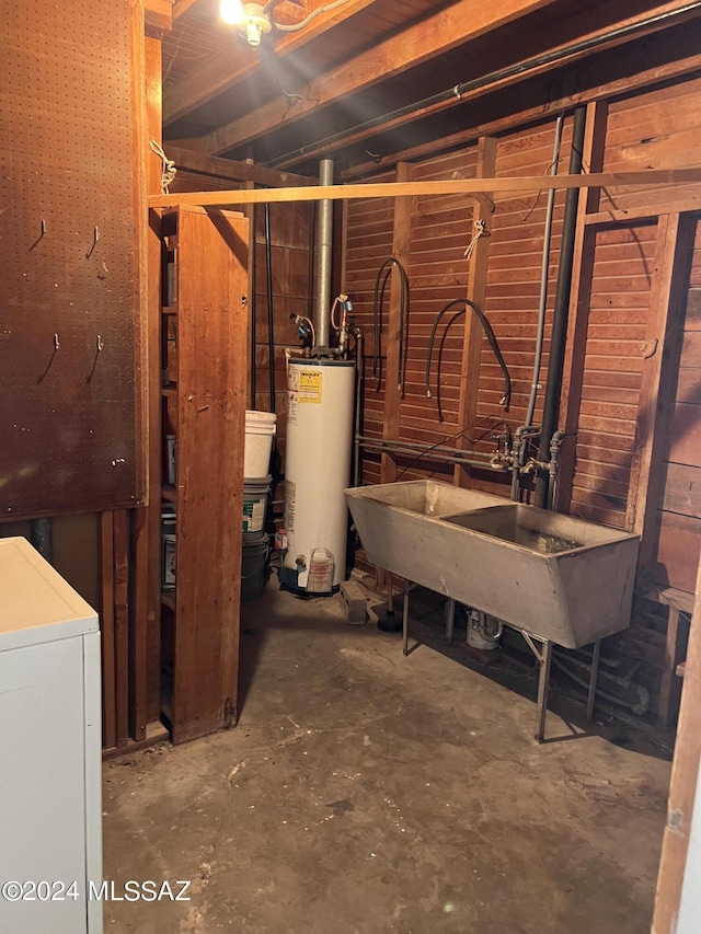 172 S Austin Blvd, Willcox, AZ 85643 - basement with water heater and washer / dryer