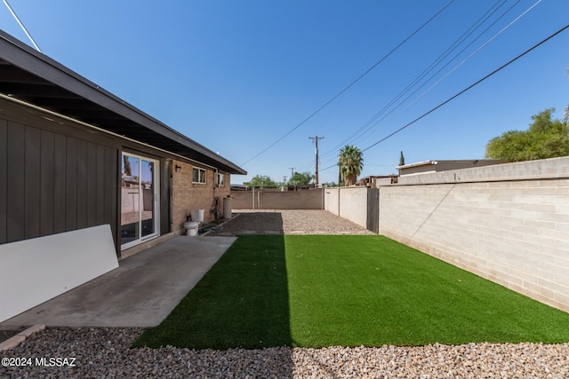 view of yard with a patio