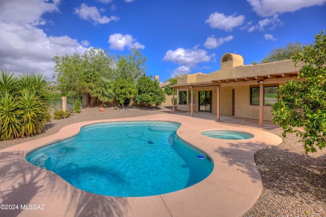 view of pool with an in ground hot tub and a patio area