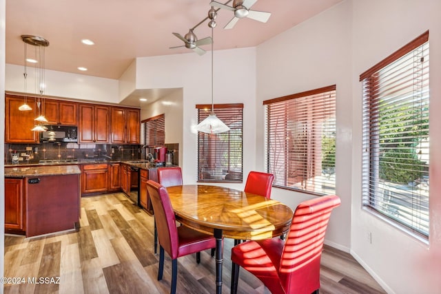 dining area with sink, light hardwood / wood-style flooring, and ceiling fan