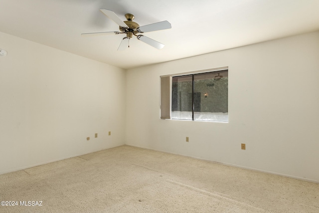 unfurnished room with carpet flooring and ceiling fan