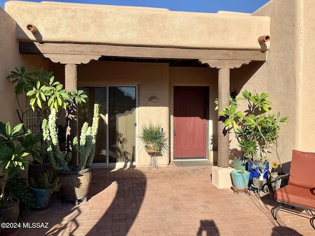 property entrance featuring a patio