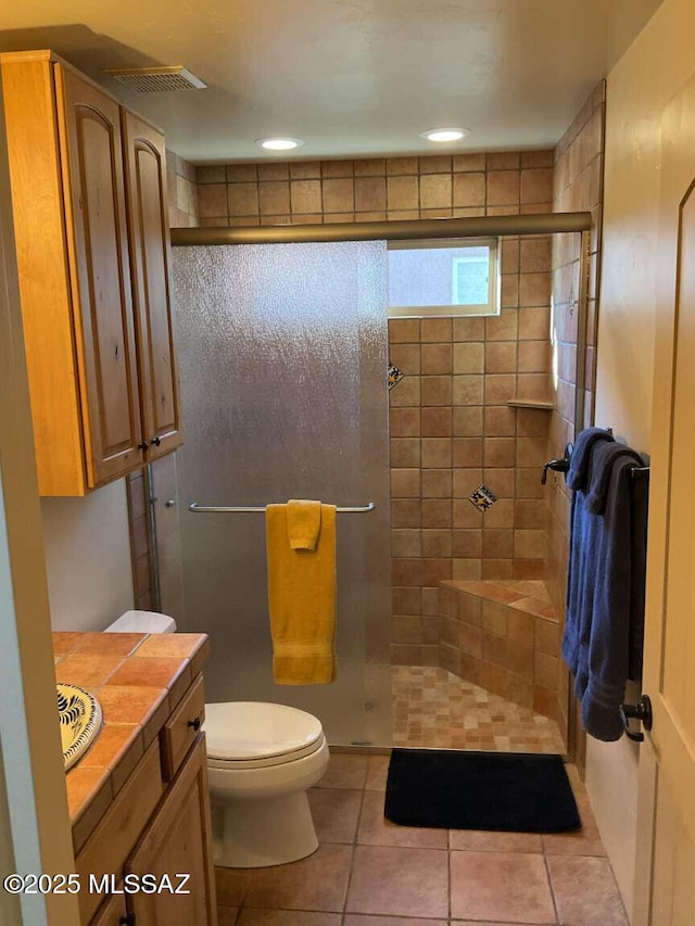 5550 W Open R Pl, Tucson, AZ 85713 - full bath featuring toilet, tiled shower, tile patterned floors, and vanity