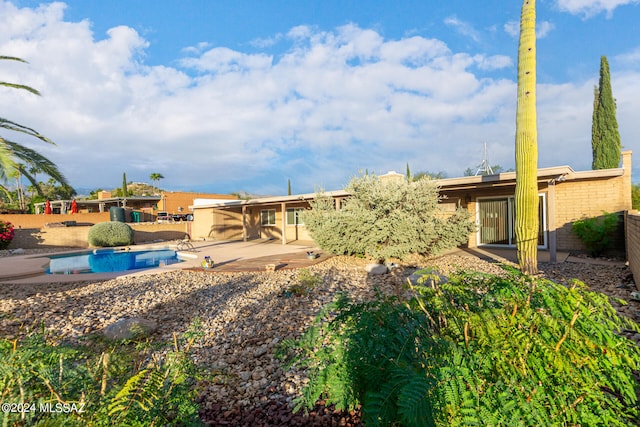 view of yard with a patio area