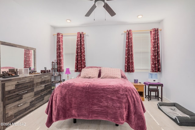 bedroom with ceiling fan