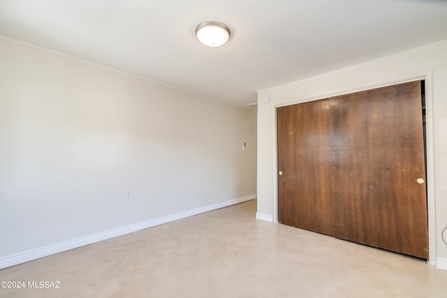 unfurnished bedroom featuring a closet