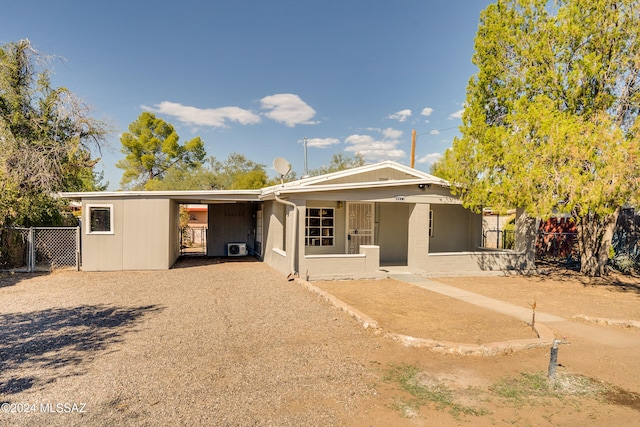 view of front facade featuring a carport