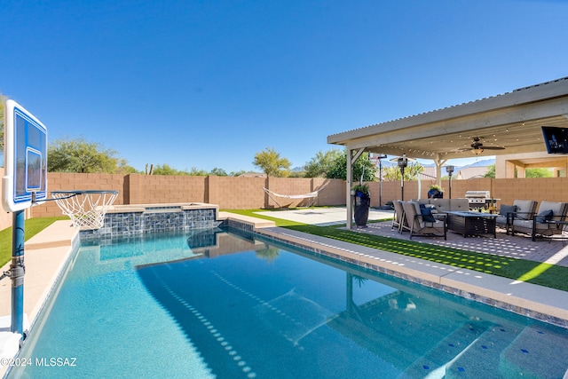 view of swimming pool with an in ground hot tub, an outdoor hangout area, a patio, and ceiling fan