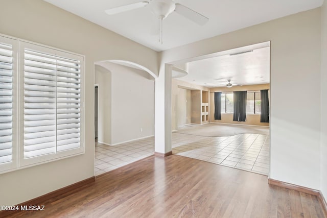 unfurnished room featuring light wood-type flooring and ceiling fan