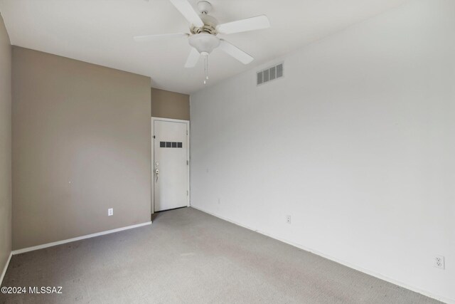 carpeted spare room featuring ceiling fan