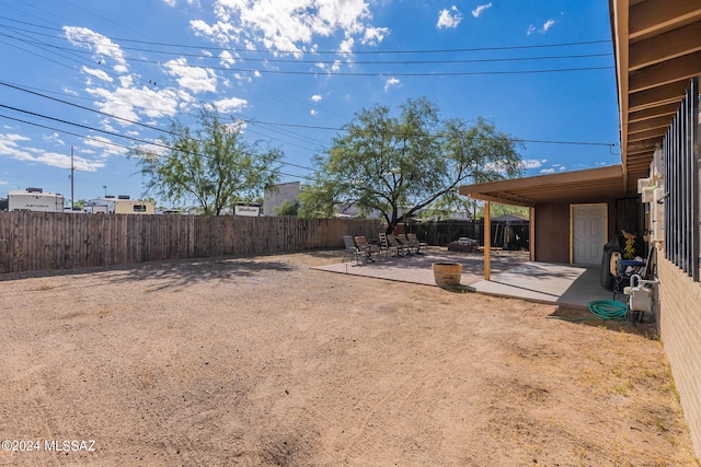 view of yard featuring a patio area